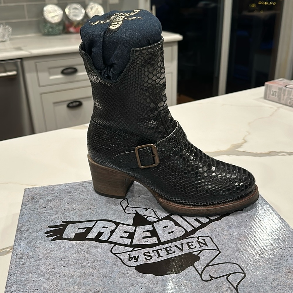 Freebird brand new “Carlito” black snake boots!